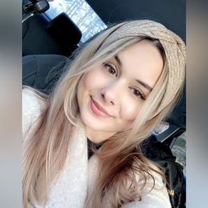 Meet your Posher, Amira